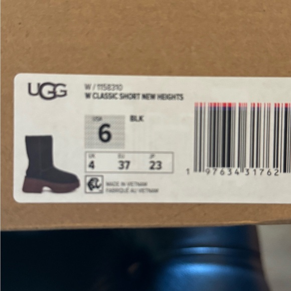 NIB UGG Black Classic New Heights Short Boots Size 6 Black - Picture 4 of 5